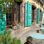 Logis Hôtel-restaurant Aux Trois Roses 3*