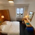 Hotel Logis Hotel-restaurant Aux Trois Roses 3*