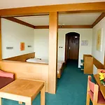 Logis Hotel-restaurant Aux Trois Roses 3*