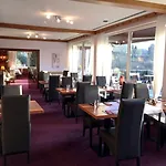 Logis Hotel-restaurant Aux Trois Roses