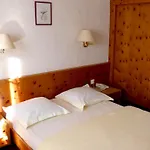 Logis Hôtel-restaurant Aux Trois Roses