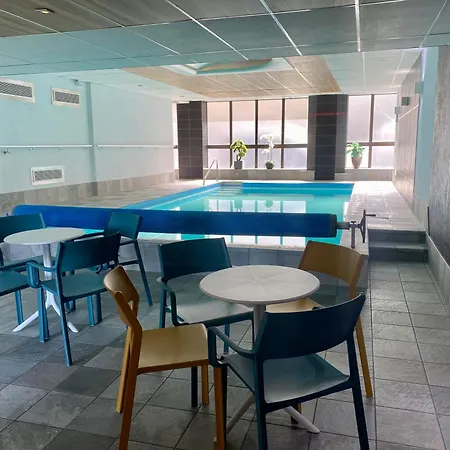 Ξενοδοχείο Logis Hotel-restaurant Aux Trois Roses 3*