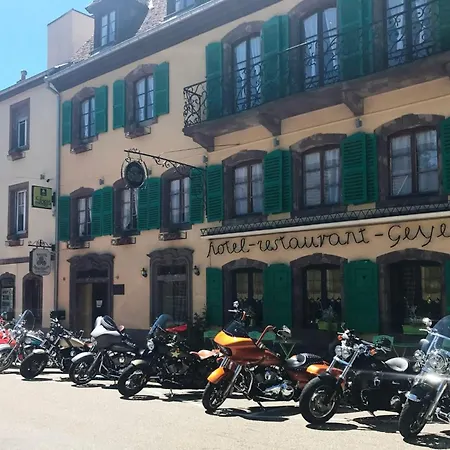 ホテル Logis Hotel-restaurant Aux Trois Roses 3*