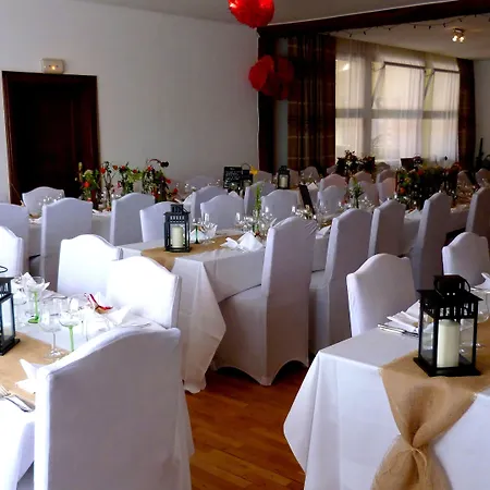 Logis Hotel-restaurant Aux Trois Roses 3*