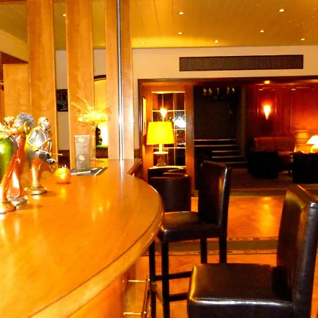Logis Hotel-restaurant Aux Trois Roses ホテル ラ・プティット・ピエール