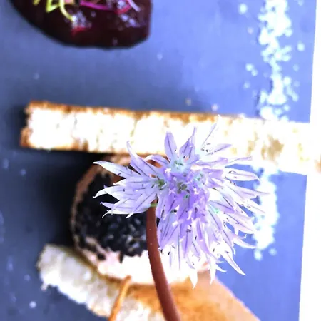 Logis Hotel-restaurant Aux Trois Roses ホテル