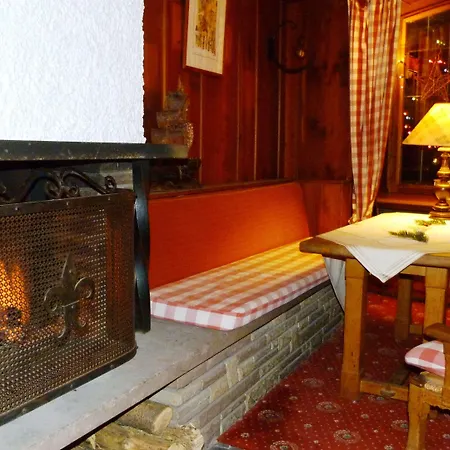 Logis Hotel-restaurant Aux Trois Roses