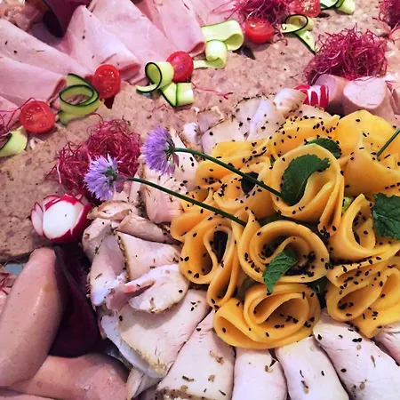 Logis Hotel-restaurant Aux Trois Roses