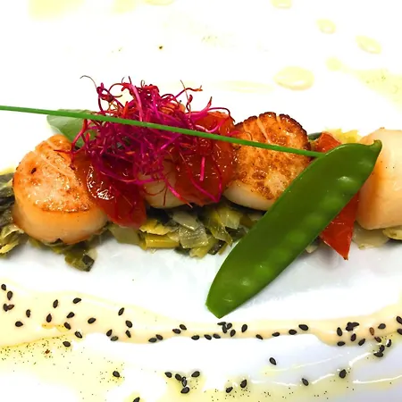 ホテル Logis Hotel-restaurant Aux Trois Roses 3*