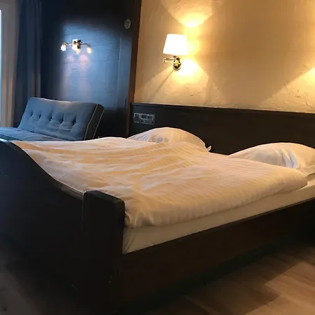 Logis Hotel-restaurant Aux Trois Roses