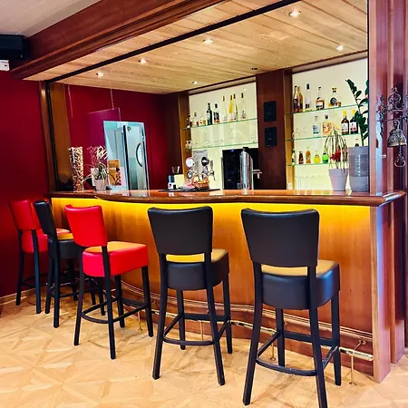 Logis Hotel-restaurant Aux Trois Roses