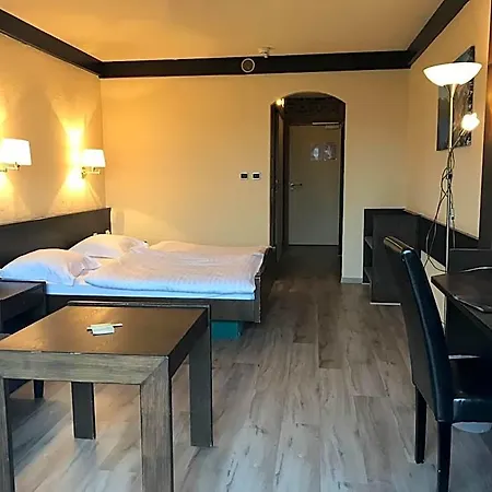 Logis Hotel-restaurant Aux Trois Roses Hotel La Petite-Pierre