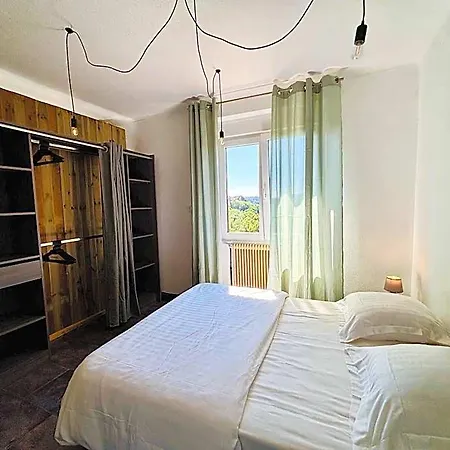 Logis Hotel-restaurant Aux Trois Roses 3*
