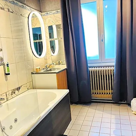 Logis Hotel-restaurant Aux Trois Roses