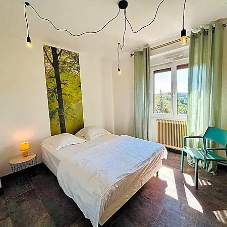 Hotel Logis Hotel-restaurant Aux Trois Roses 3*