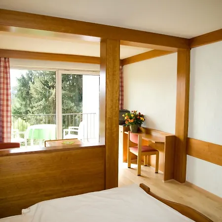Logis Hotel-restaurant Aux Trois Roses 3*