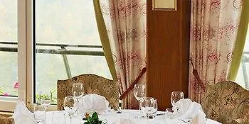 فندق Logis Hotel-restaurant Aux Trois Roses 3*