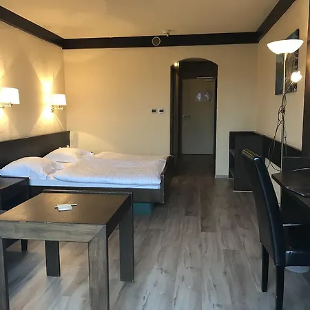 Ξενοδοχείο Logis Hotel-restaurant Aux Trois Roses 3*