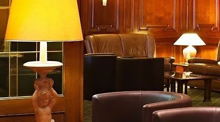 Logis Hotel-restaurant Aux Trois Roses فندق لا بيتيت-بيير