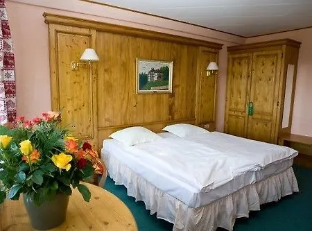 Restaurant Aux Trois Roses Hotel 3*