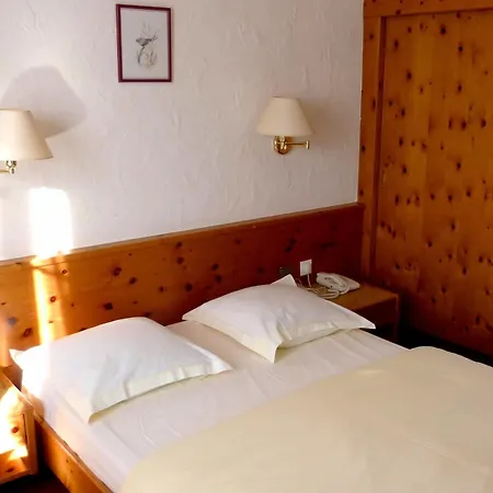 Logis Hotel-restaurant Aux Trois Roses