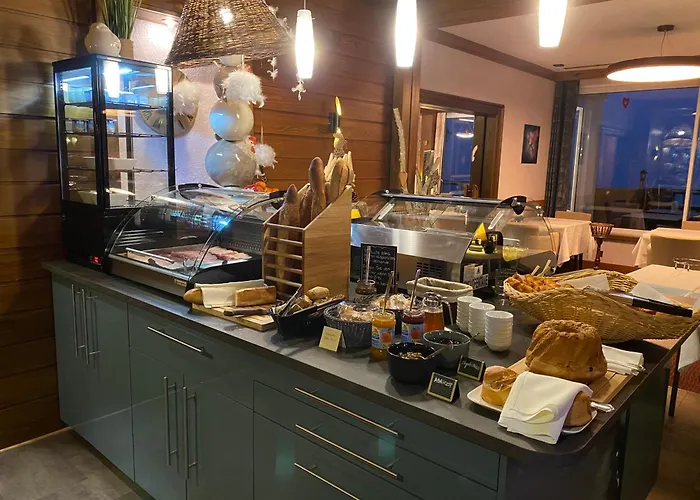 Hotel Logis Hotel-restaurant Aux Trois Roses La Petite-Pierre