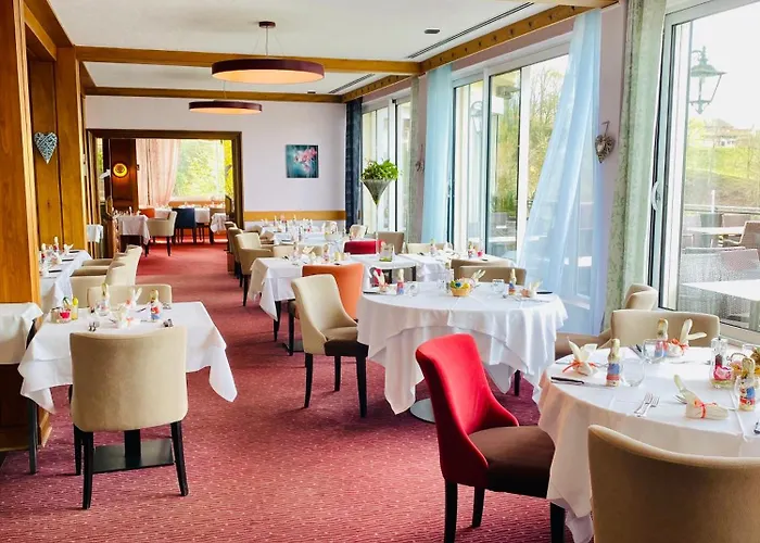 Logis Hotel-restaurant Aux Trois Roses 3*