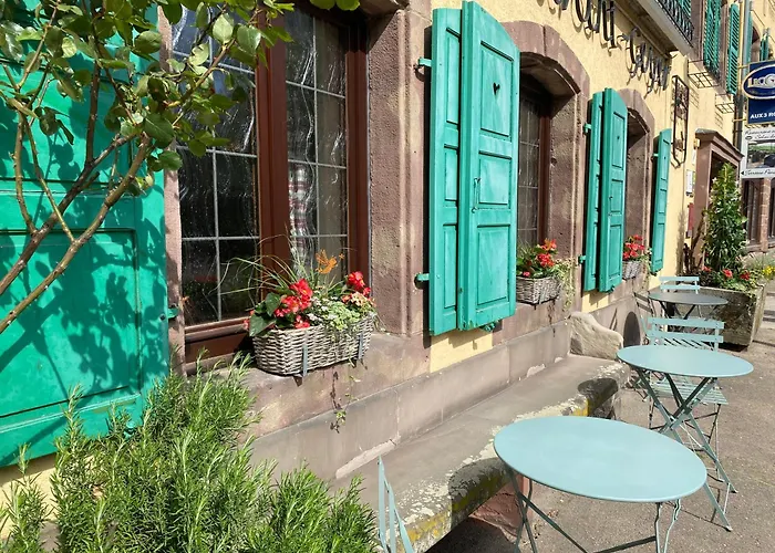 Logis Hotel-restaurant Aux Trois Roses 3*