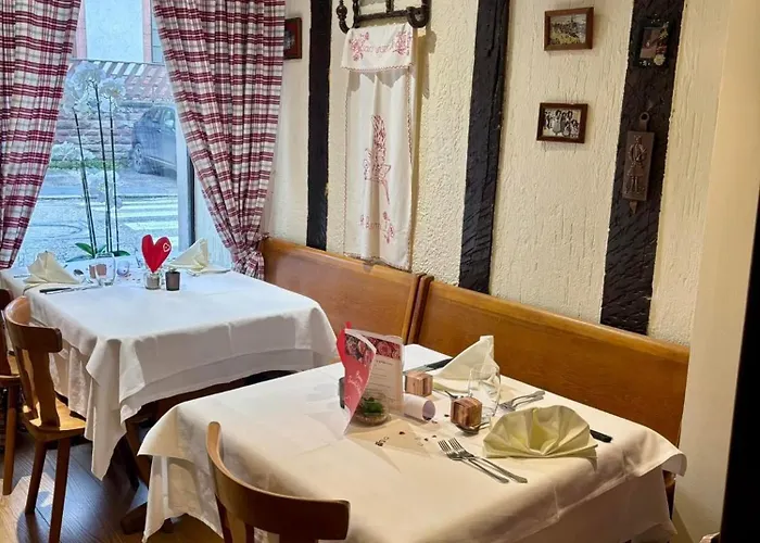 Hotel Logis Hotel-restaurant Aux Trois Roses