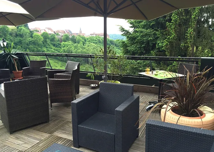 Hotel Logis Hotel-restaurant Aux Trois Roses