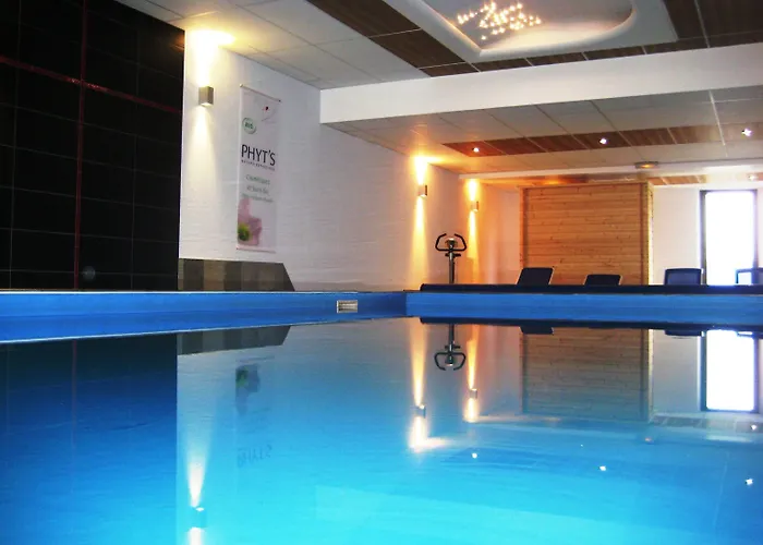 Hotel Logis Hotel-restaurant Aux Trois Roses