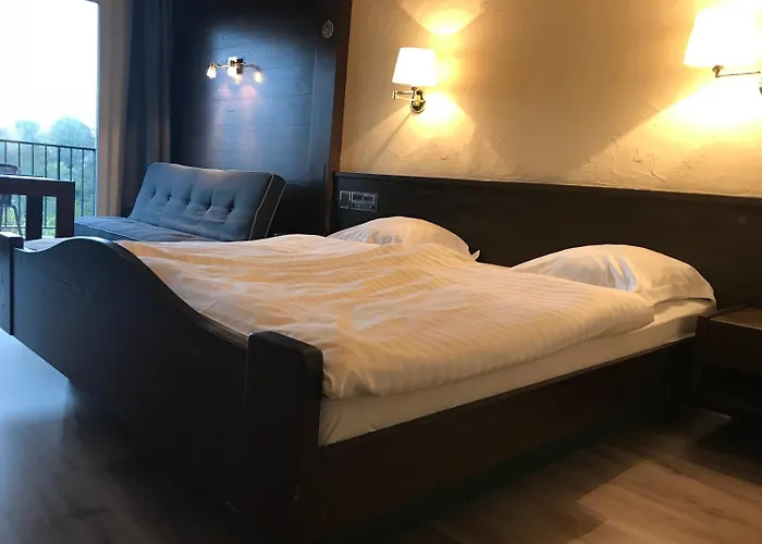 Logis Hotel-restaurant Aux Trois Roses